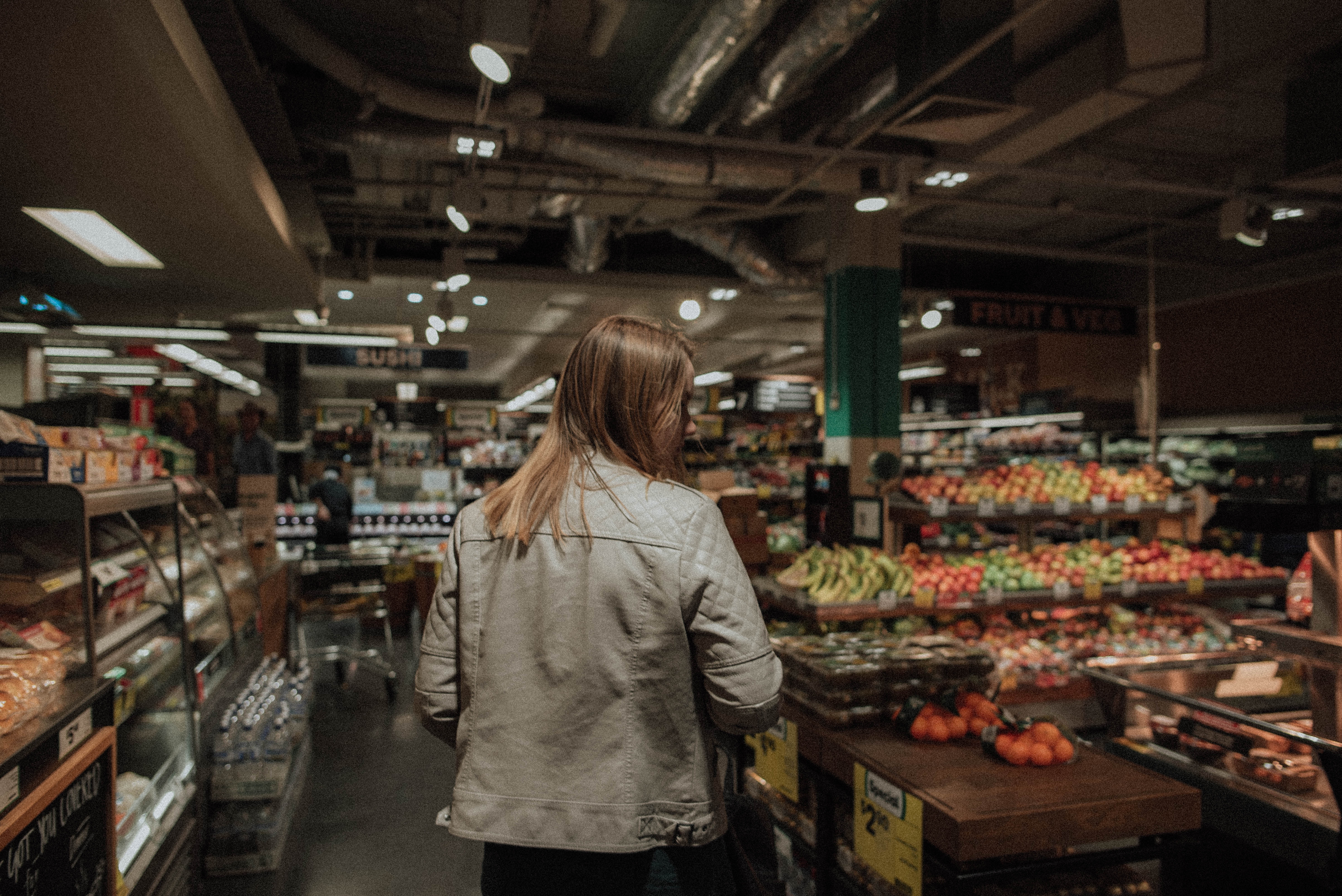 Любое использование. Экономика магазин. Продовольствие. Продуктовый хаос. Продукты из за границы.